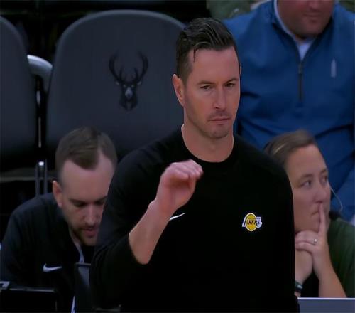 上海海港武,磊神助攻,横扫津门虎,万博manbetx体育平台,万博体育官网,万博体育app下载,ManBetX,SPORTS